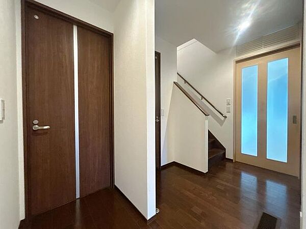 【内観】1階廊下です。