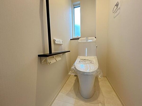 【内観】2階トイレです。