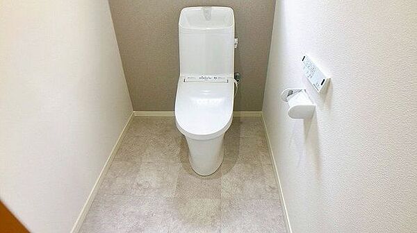 「トイレ」1階、2階ともに新品交換済みです。
