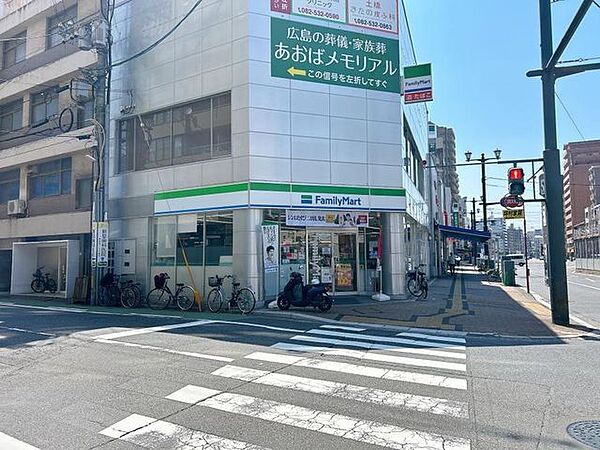 【周辺環境】ファミリーマート 広島土橋店まで約70ｍ（徒歩約1分）です。