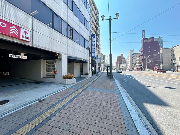 【リフォーム完成】現地外観写真です。大通り沿いに面しており利便性だけでなく防犯面でも安心です。