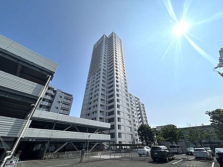価格には消費税を含みます。自社物件につき随時ご案内可能。内覧希望の方はお電話ください。
