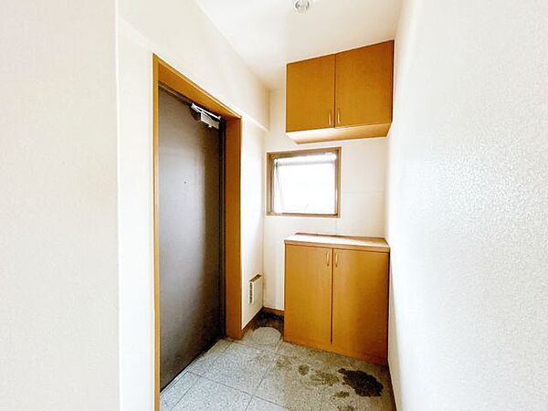 【現況販売】玄関（内観）です。（8月17日撮影）