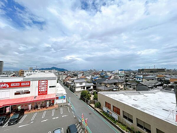 【現況販売】バルコニー（南西）からの眺望です。近隣に高い建物がないため風がよく入ります。（8月17日撮影）