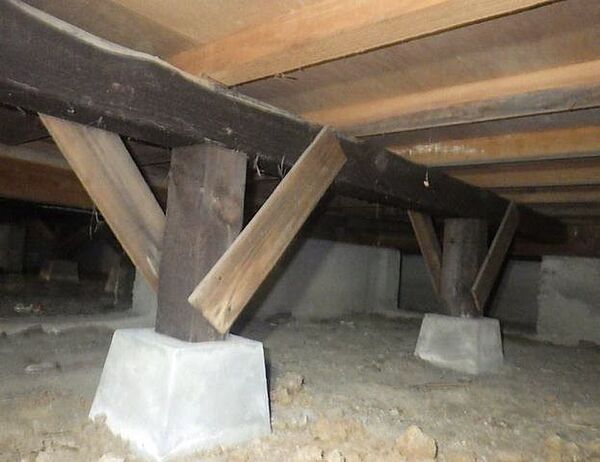 中古住宅の3大リスクである、雨漏り、主要構造部分の欠陥や腐食、給排水管の漏水や故障を2年間保証します。その前提で床下まで確認の上でリフォームし、シロアリの被害調査と防除工事もおこないます。