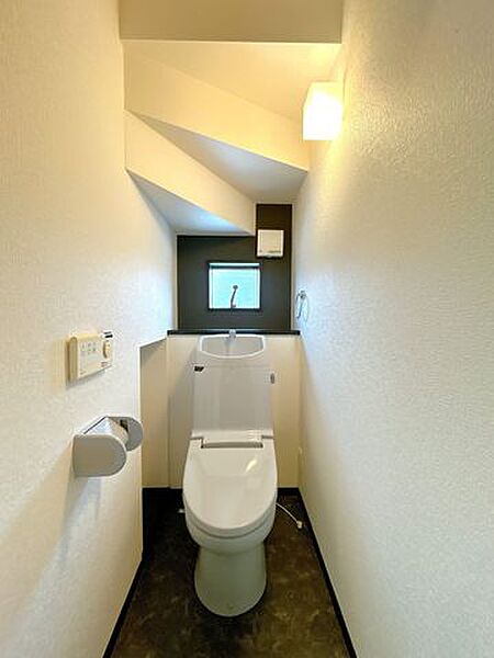 【リフォーム後写真】1階トイレ写真です。既存トイレはクリーニングいたしました。