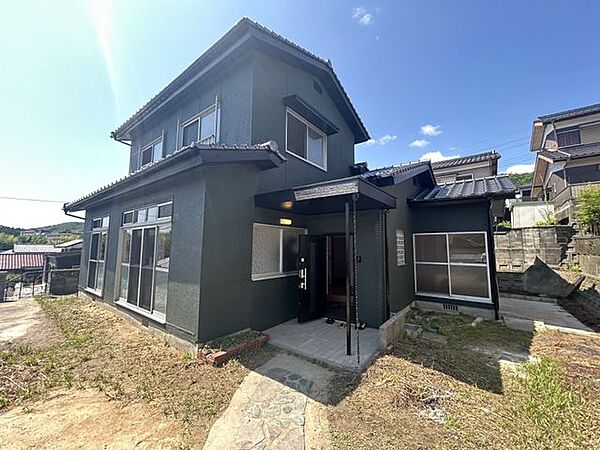 【リフォーム済】玄関ドアは交換しました。鍵も新しくなるため防犯面も安心ですね。