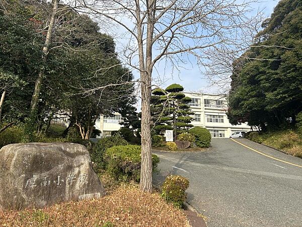 厚南小学校まで800ｍ（徒歩10分）