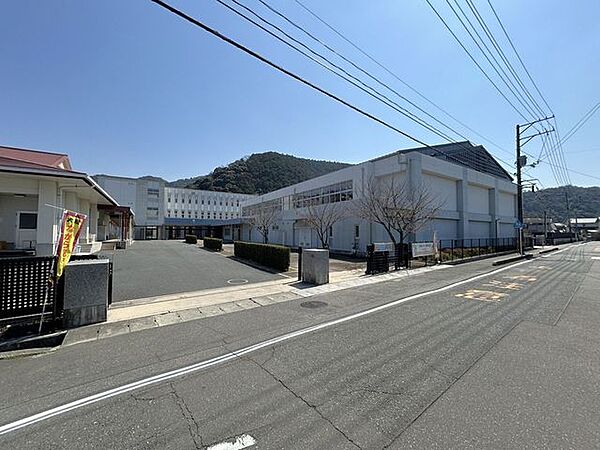 大殿中学校まで徒歩約20分（1600m）