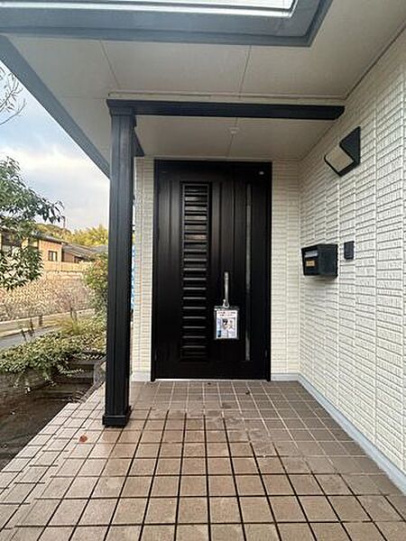 【リフォーム中】玄関アプローチには、スロープもございますので、車椅子の方でも安心ですね。