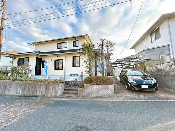 【リフォーム中】駐車は車種にもよりますが奥まで詰めると3台は可能です。