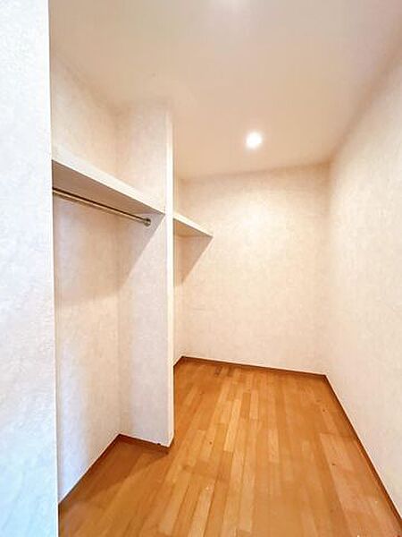 【リフォーム中】1階WICはハンガーパイプがございます。ファミリークローゼットとして、便利です。