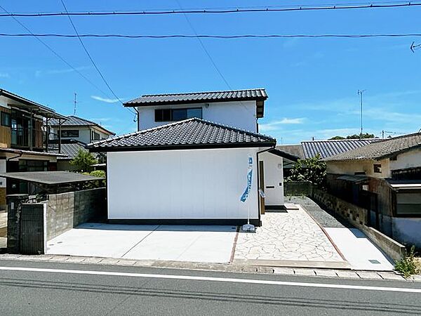 【リフォーム済】外観別角度写真です。外壁は塗装いたしました。
