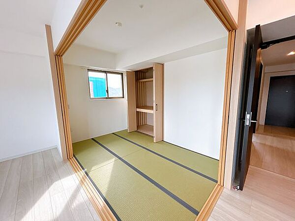 【現況販売中】4.6畳の和空間がございます。収納もございます。和室は客間、寝室、子供の遊ぶ部屋など様々な使い方ができます。