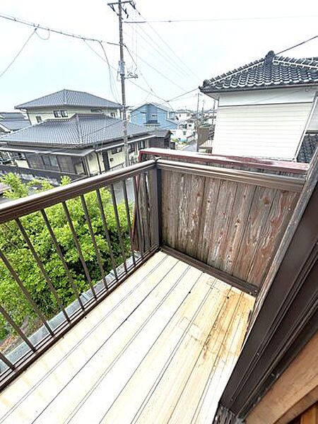 【現況販売】ベランダ別角度です。お部屋から出ると閑静な住宅街が広がっています。