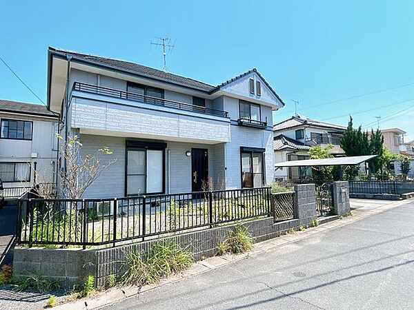 【リフォーム企画中】駐車場は並列4台駐車できるよう拡張工事いたします。1台はカーポート付きで、大切なお車を日焼けから守ってくれますね。