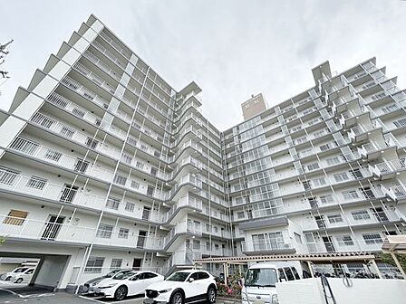 価格には消費税を含みます。自社物件につき随時ご案内可能。内覧希望の方はお電話ください。