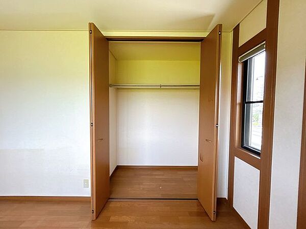 【リフォーム企画中】2階北側洋室の収納です。枕棚・ハンガーパイプがあります。