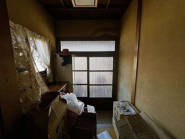 【リフォーム企画中】玄関内観です。シューズボックスを新品に交換いたします。