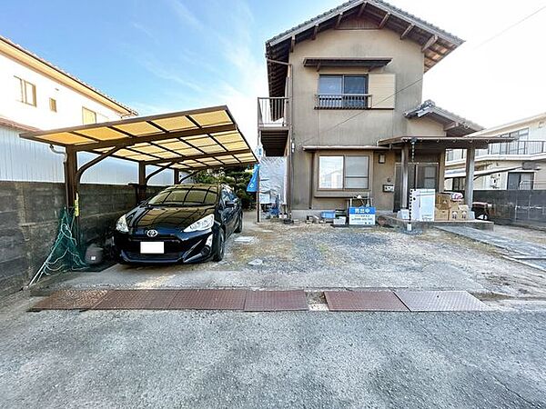 【リフォーム企画中】駐車場です。並列3台駐車可能です。