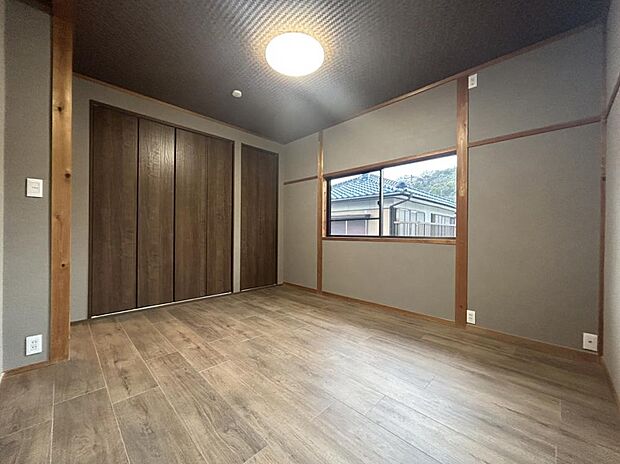 【リフォーム済】2階6畳居室は和室から洋室に変更しました。