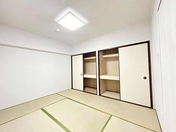 【リフォーム済】和室です。畳の表替え、障子の張替え、クロス張替え済みです。