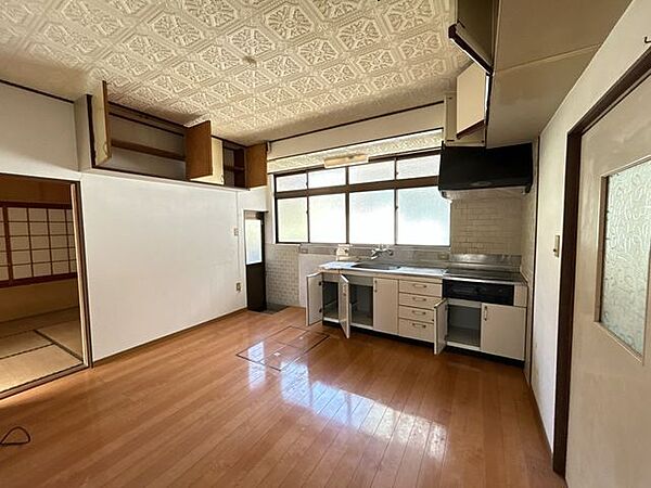 【リフォーム前写真】現在のダイニングです。リフォーム後は洋室に間取り変更予定です。