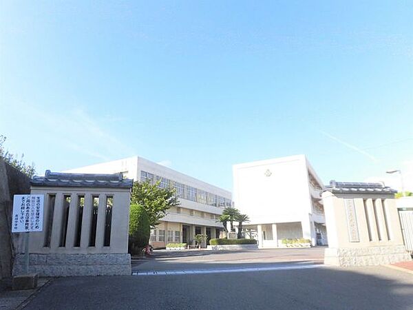 長成中学校まで約2.8ｋｍ。 2800m