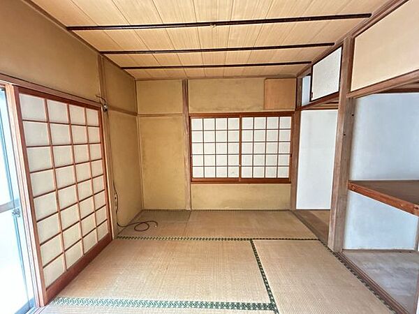 【リフォーム前写真】1階4.5帖の和室です。リフォーム後は5.5帖の洋室に間取り変更いたします。