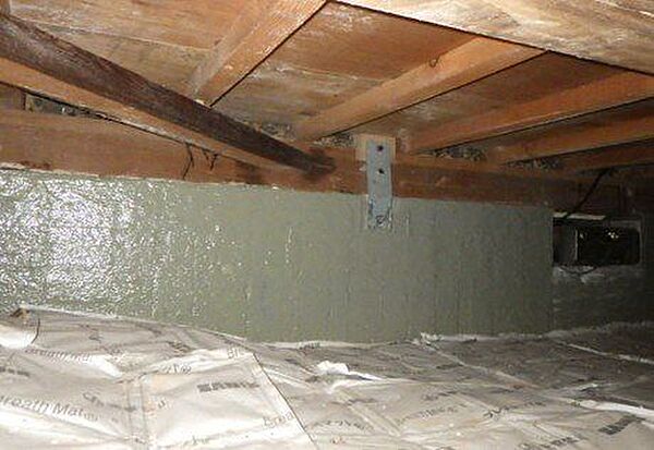中古住宅の3大リスクである、雨漏り、主要構造部分の欠陥や腐食、給排水管の漏水や故障を2年間保証します。その前提で床下まで確認の上でリフォームし、シロアリの被害調査と防除工事も行います。