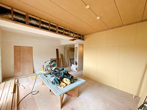 【リフォーム中/リビング】リビングの別角度です。ダイニングテーブルを置いて、家族団らんの時間を楽しんでもらえたらと思います。