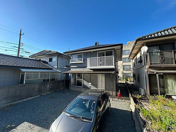 【リフォーム済】屋根・外壁は塗装を施しました。施工の際に高圧洗浄をかけ雨漏れがないか確認しております。