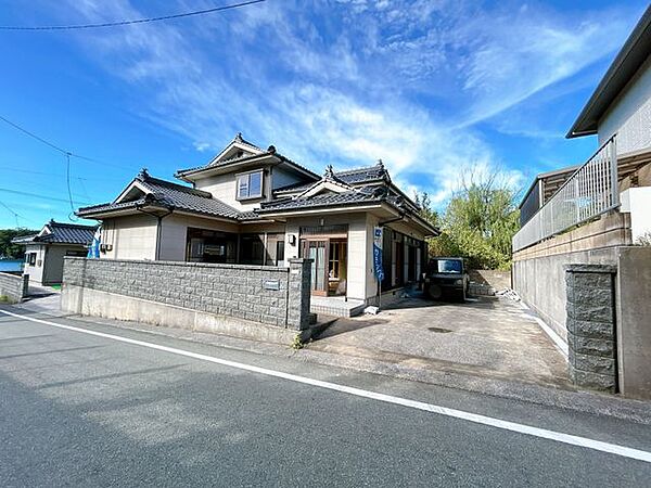 【駐車場】駐車場の門扉を撤去いたします。お車の駐車がしやすくなりますね。