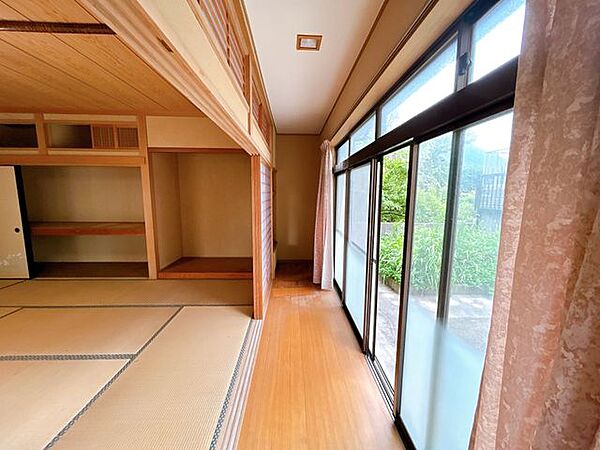 【リフォーム前】1階和室の南向きに縁側があり、気持ちのいい光が当たります。