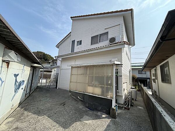 北西側から撮影した写真です。当写真はモザイク処理を行っております。