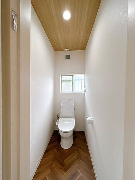 【リフォーム済】トイレはジャニス工業製の温水洗浄便座の新品に交換しました。