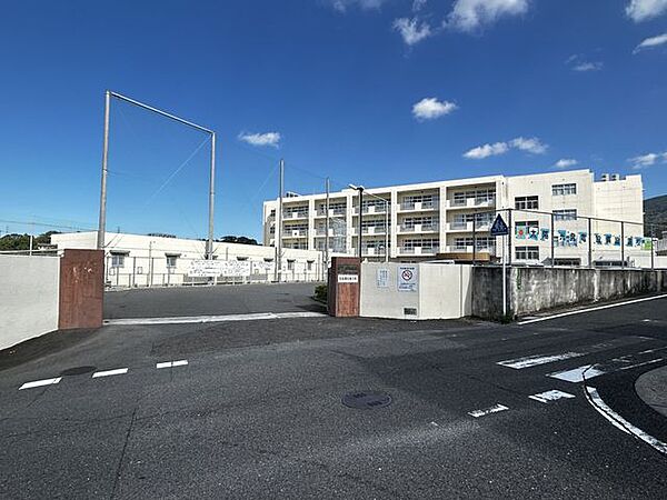 北九州市立上津役中学校　徒歩7分。 550m