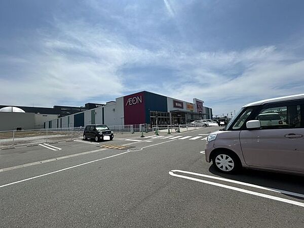イオンなかま店　徒歩11分。 820m