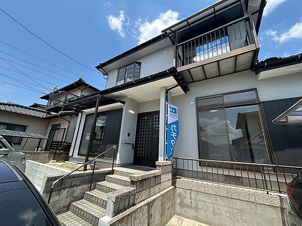 【リフォーム完了】外観別アングルです。外壁は塗装、屋根は高圧洗浄でクリーニングを行っています。
