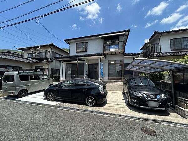 【リフォーム完了】駐車場です。お庭部分を駐車場に拡張を行い、車種によっては駐車3台可能です。