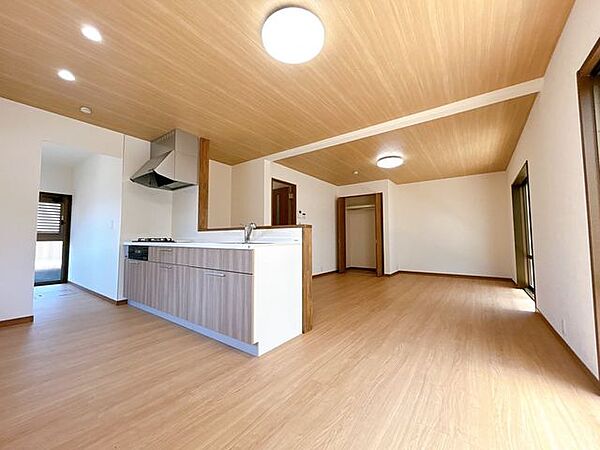 【リフォーム済み】3LDKでリビングが約20帖ある広々としたおうちです。