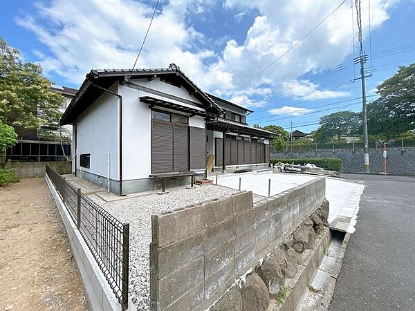 【リフォーム済】隣地との間にフェンスを建てたので、境界も安心ですね。