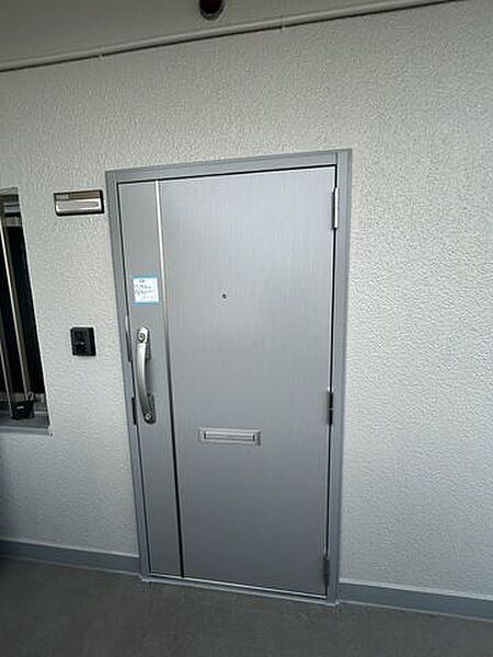 【共用部】玄関写真です。玄関はマンションの修繕にて2026年7月に交換されております。