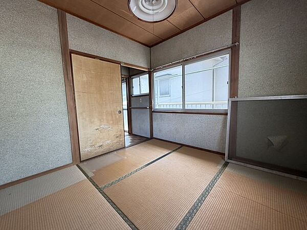【リフォーム予定】2階西側約5.5帖のお部屋は和→洋室変更を行います。