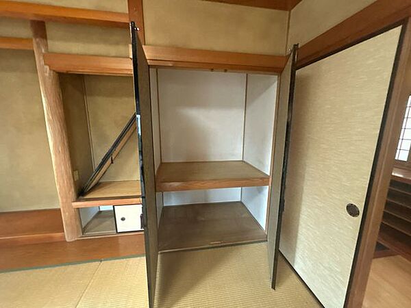 【リフォーム予定】1階洋室のお部屋には洋室変更に合わせて押入れをクローゼットに交換いたします。枕棚とパイプ付きです。