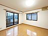 子供部屋：【リフォーム予定】2階西側洋室です。約11帖のスペースがあるため、いろいろな用途に活用できそうですね。