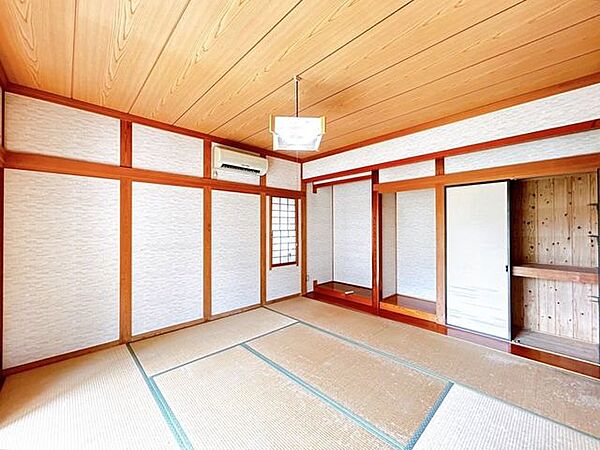 【リフォーム中販売】1階和室別アングルです。和室には収納があります。