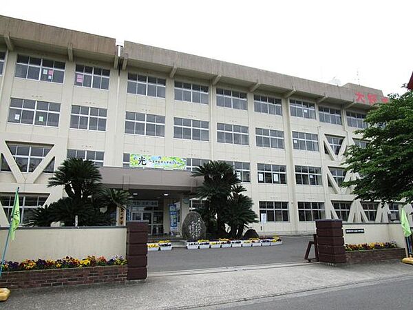 ローソン新居浜東田一丁目店 【中学校】新居浜市立泉川中学校まで約2000ｍ（自転車で約10分）です。自転車での通学も安心な距離ですね。 300m