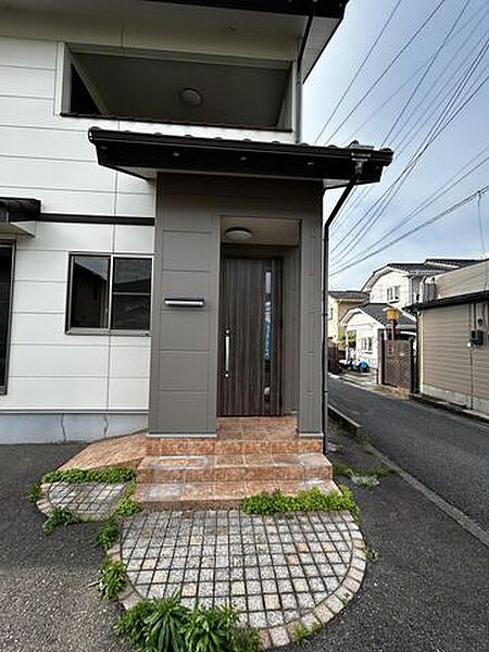 【リフォーム済】玄関周りは塗装を行いました。
