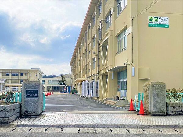 【小学校】乃万小学校まで約1300ｍ（徒歩約17分）です。